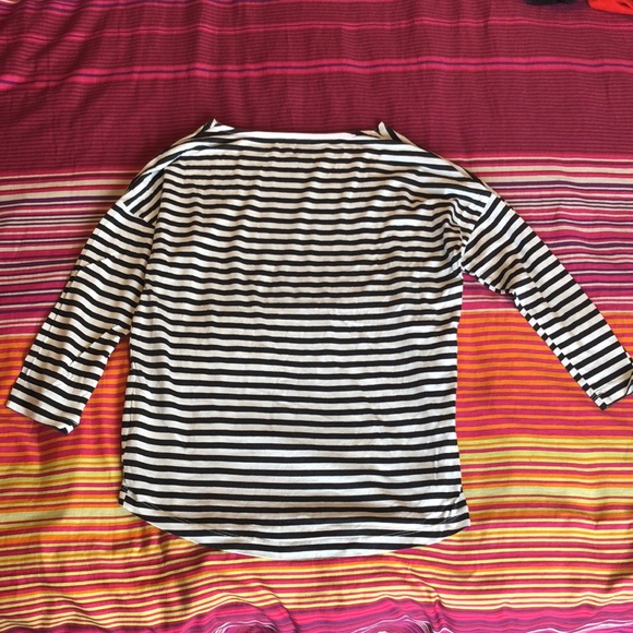 Zebra style tee long sleeves SIZE XS 10$ - Picture 2 of 3